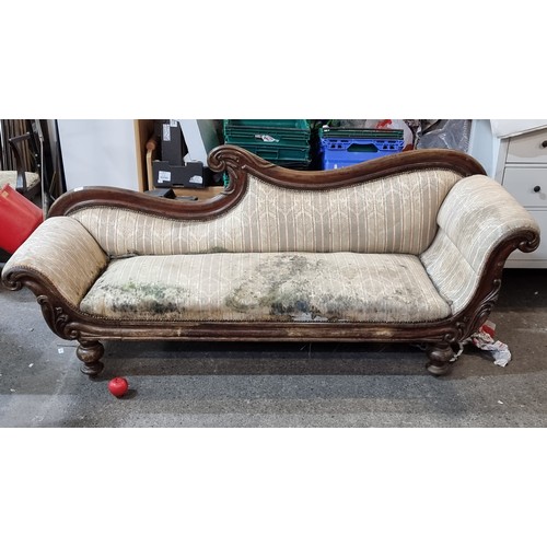 489 - An elegant antique chaise longue with beautifully carved wooden frame boasting scroll and foliate mo... 