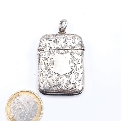 722 - A vesta case set with foliate detailing and link hallmarked sterling silver, dimensions 4cmx3cm, wei... 