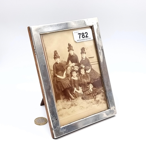 782 - A lovely sterling silver photo frame, hallmarked Birmingham, internal dimensions 15cmx10cm, displayi... 