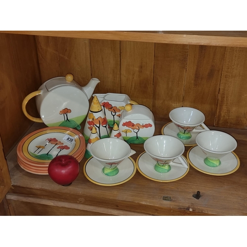 839 - A wonderful Past Times Art Deco style tea service comprising of a teapot, cups and saucers. Very muc... 