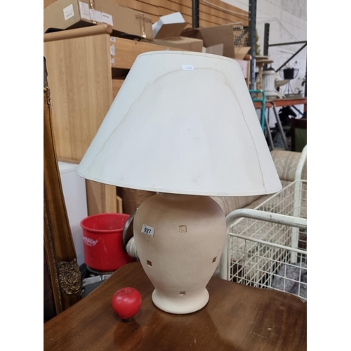 927 - A large modern table lamp with a ceramic base featuring a square design and a beige finish, topped w... 