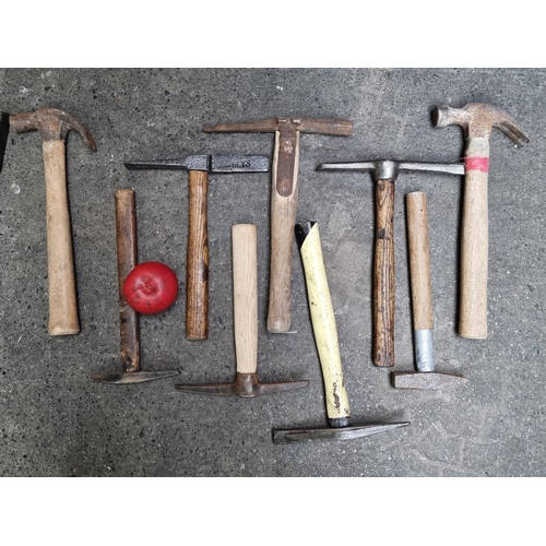 983 - A great selection of vintage hammers inc hammers for making a dry stone wall, Some are branded, good... 