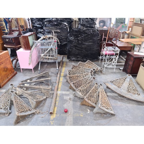 668 - Super Star Lots :  A fabulous 19th century cast metal very heavy, Spiral Stair case. 15 steps and la... 