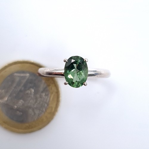 13 - A green crown set sterling silver ring, size O, weight 2.8 grams.