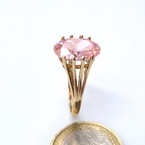 679 - Star lot : A very pretty heavy large stunning Pink quartz ring mounted in 9K gold (375), size Q, wei... 