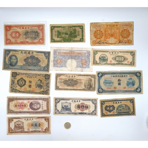 704 - A collection of vintage 10 Chinese bank notes and a vintage £1 Bank of England bank note