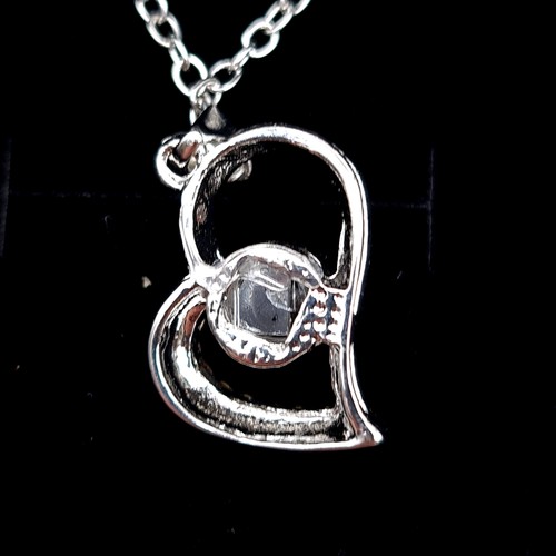 715 - A pretty necklace featuring a heart shaped pendant fitted with eye-catching stone. Held in a present... 