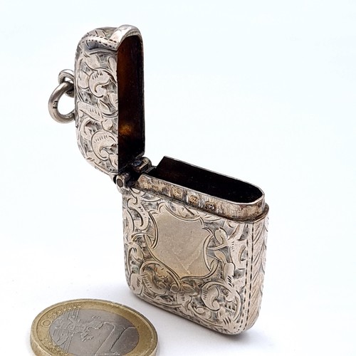 722 - A vesta case set with foliate detailing and link hallmarked sterling silver, dimensions 4cmx3cm, wei... 