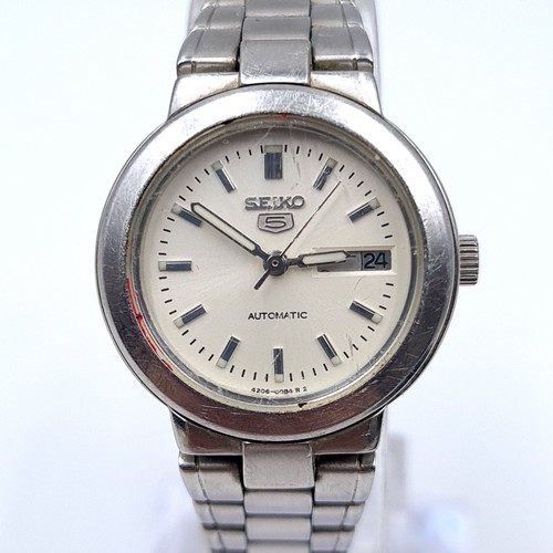 750 - A Seiko 5 automatic ladies wristwatch with white enameled face, baton dial, luminous hands, sweep se... 