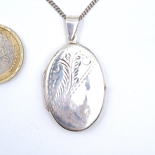 759 - A sterling silver pendant locket with chain. length of 40cm, total weight 12 grams.