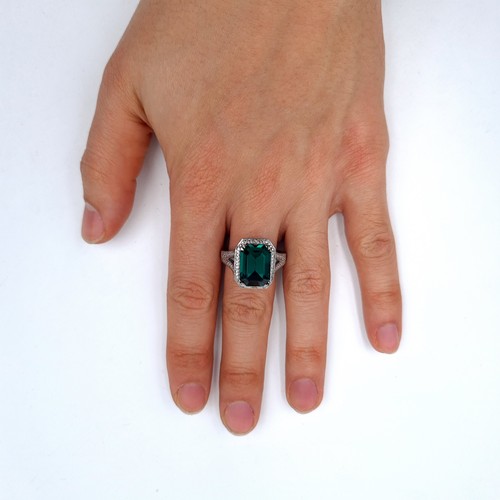 775 - A green tourmaline stone ring, set in a crown mount, size S, weight 5.5 grams, boxed.