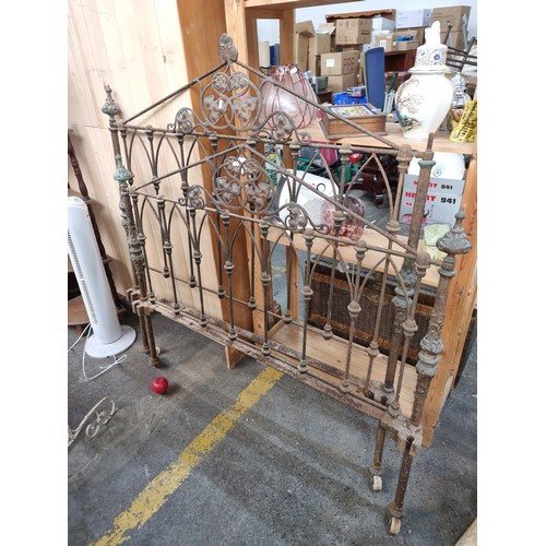 629 - Star Lot: A fantastic Art Nouveau iron and brass bed frame from R.W. Winfield & Co. London Birmingha... 