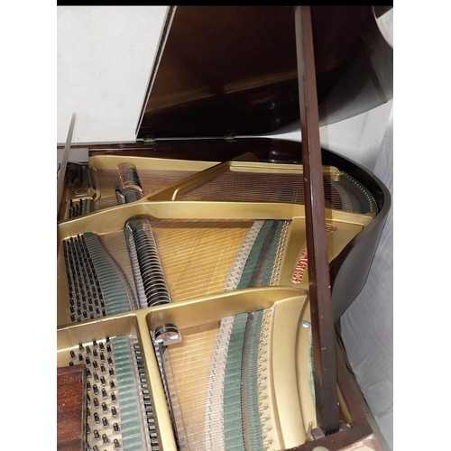 388 - Super Star Lot : A beautiful baby grand piano. A lovely Challen 1920/1930 Piano in lovely condition ... 