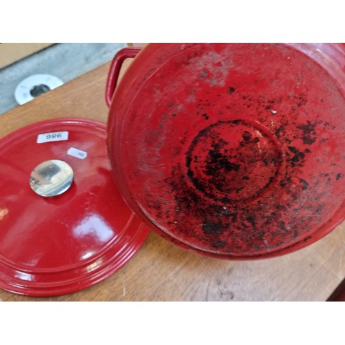 986 - A cast iron heavy dutch oven with lid in a red finish. In lovely condition.