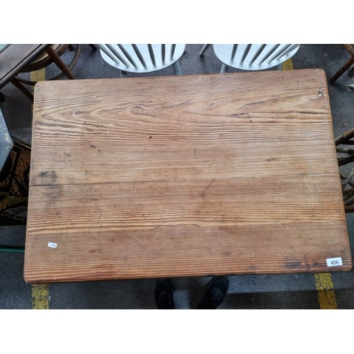 456 - A charming Victorian antique pine farmhouse side table. Lovely grain to wood with turned legs. Prove... 