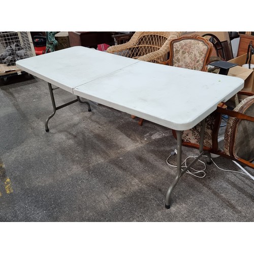 905 - A foldable garden dining table with metal legs and handle for easy transportation. Great for parties... 