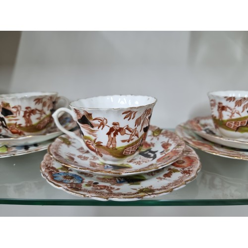 509 - A superb 17 piece 19th century  Chinese tea service including cups, saucers and sugar bowl all decor... 