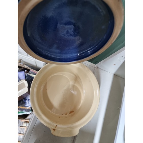 519 - Two kitchen ceramic items including a Le Creuset tureen pot along with a blue glazed Dutch oven. Bot... 