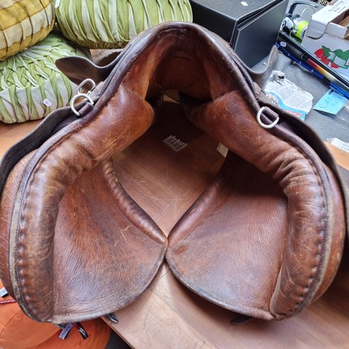 824 - An excellent large genuine leather horse's saddle.