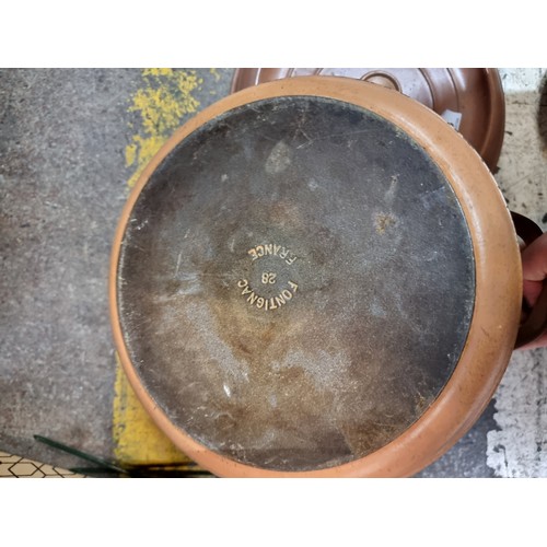 173 - A vintage very heavy French made cast iron Fontignac dutch oven with lid and handles.