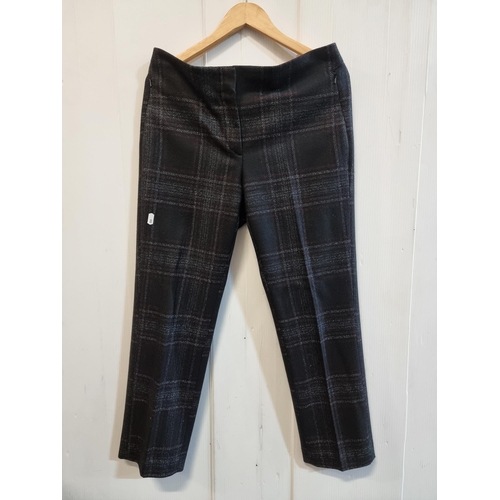 542 - A fabulous pair of Paul Smith designer women's woolen trousers in a checked pattern. Women's EU size... 