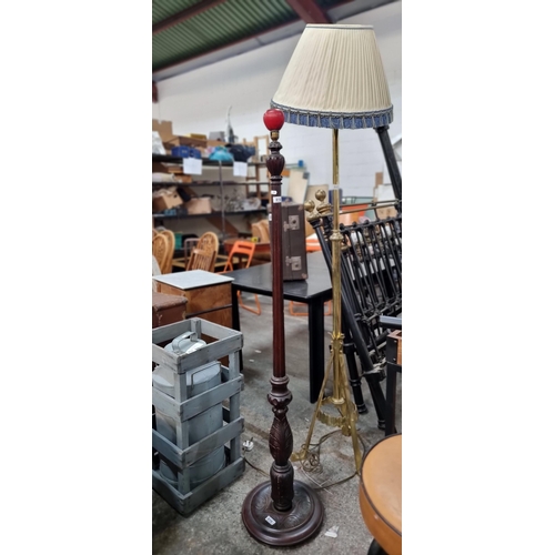 814 - A beautiful tall vintage floor standing lamp boasting gorgeous intricate carved detail throughout.