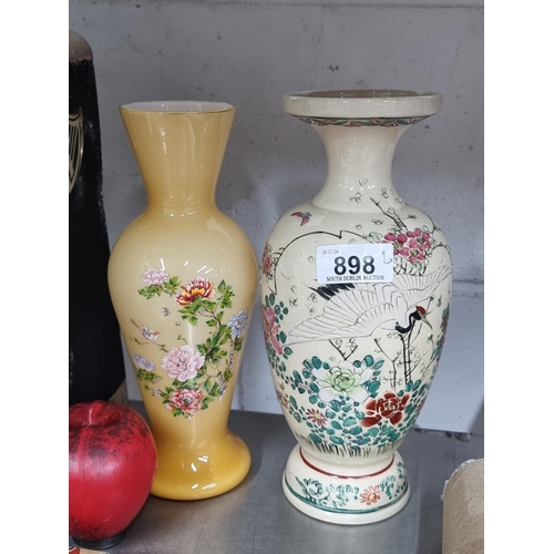 898 - A very pretty early 20th century Kinkozan Satsuma ware ceramic vase. Also includes a printed glass v... 