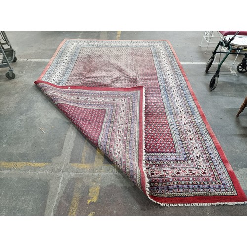 844 - Star Lot : A beautiful handknotted, hand made Persian rug. With the classic Border design this fabul... 