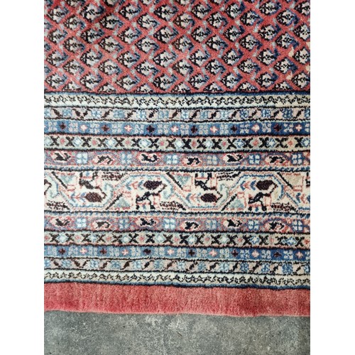 844 - Star Lot : A beautiful handknotted, hand made Persian rug. With the classic Border design this fabul... 