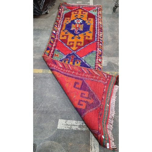 845 - Star Lot : A beautiful handknotted, hand made Persian rug. With the bright colours and deep pile des... 