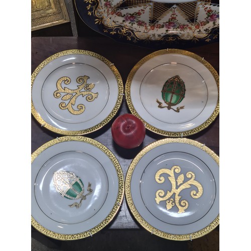 716 - A collection of elegant display dishes including ten plates and 3 larger dishes, with six matching g... 