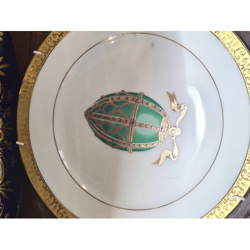 716 - A collection of elegant display dishes including ten plates and 3 larger dishes, with six matching g... 