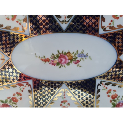 716 - A collection of elegant display dishes including ten plates and 3 larger dishes, with six matching g... 