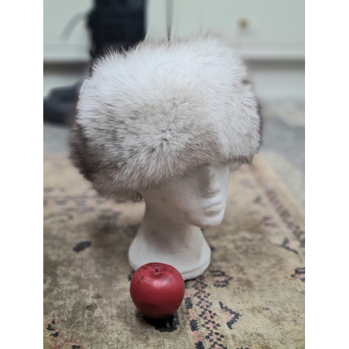 531 - A chic, super stylish genuine fur hat for women.