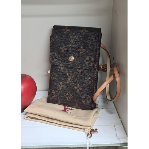 533 - A timeless ladies genuine Louis Vuitton crossbody purse. In the ionic LV monogram, opens to reveal a... 