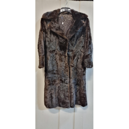 566 - A gorgeous genuine mink fur coat with satin lining. In very good condition. To fit women's UK size 1... 