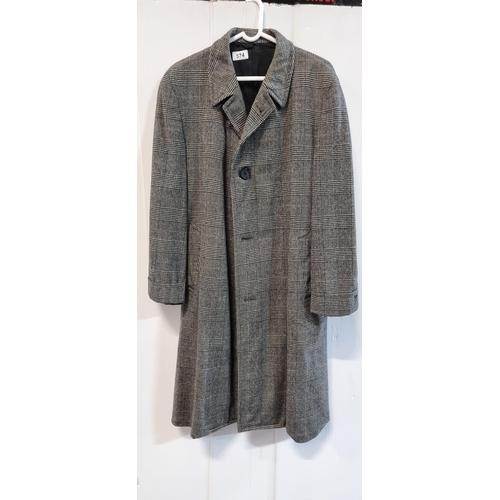 574 - A gorgeous woolen coat in a stylish houndstooth and check fabric, woven by Cyril Johnson King's Cros... 