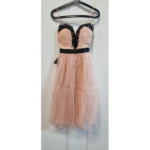 582 - A very pretty brand new tulle dress by Frockin Robin's with a floral lace trim to bodice. Women's UK... 