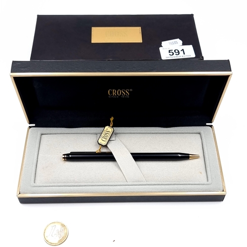 591 - A cross signiature pen presented in original presentation box. Lovely executive pen with large box a... 