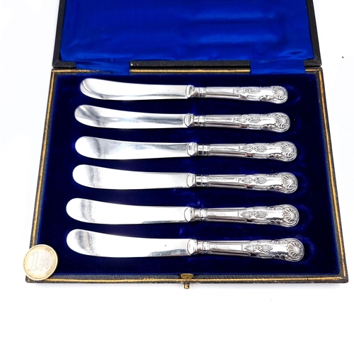 607 - A set of six sterling silver handled butter knives, hallmarked Sheffield, a nice set in original pre... 