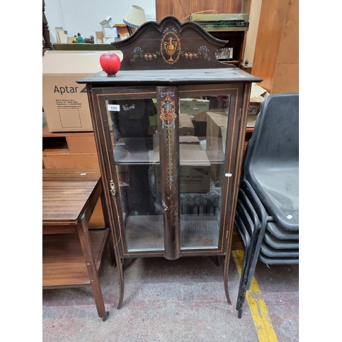 696 - Star lot : A marvelous antique federal style mahogany curio cabinet dating to the late 1800s, featur... 