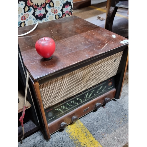 711 - A fabulous vintage Pilot 65 record player and radio, featuring Monarch turntable to interior. Held i... 