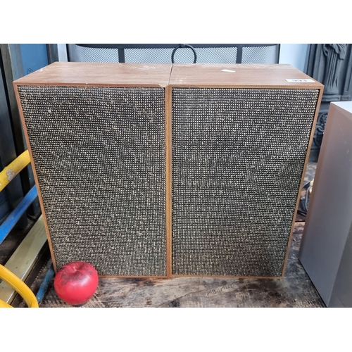 993 - A good pair of vintage bookshelf speakers. Manufactured by Thorn. Model number 44577. In very good c... 