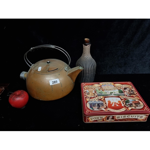 289 - A lovely vintage copper electric kettle from Ideal Thermobar, Ireland. Includes original electric pl... 