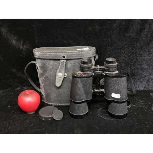 333 - A lovely vintage pair of Prinz 10 x 50 coated optics / binoculars, held in original travel case. Wit... 