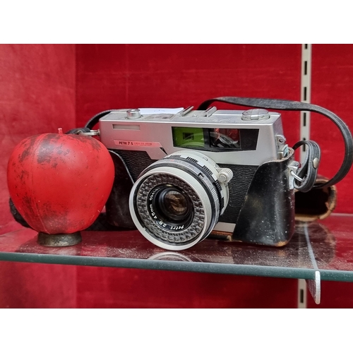 360 - A wonderful vintage Petri 7S camera held in a black leather hard shell travel case. The 7s is a reas... 