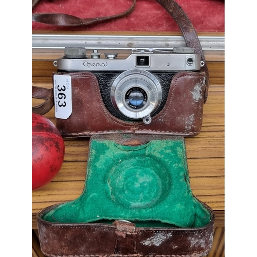 363 - A wonderful vintage Opema film camera dating to c.1950s, made in former Czechoslovakia. Held in orig... 