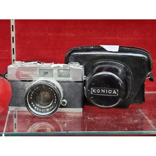 366 - A superb vintage Konica Auto S2 film camera dating to c.1965, made in Japan. Accompanied by original... 