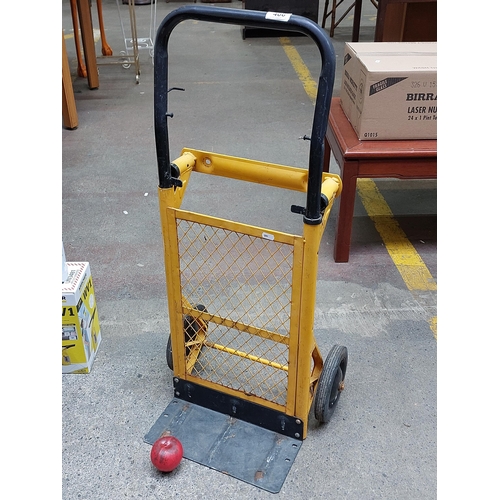 406 - A very practical hand truck in a yellow finish, with adjustable height.