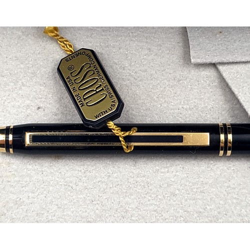 591 - A cross signiature pen presented in original presentation box. Lovely executive pen with large box a... 